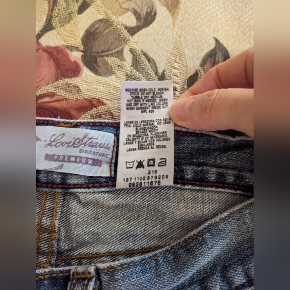 Levi's Signature Cotton Distressed Low Rise Button Fly Size 5 Jeans 🔥Host Pick - Picture 11 of 12